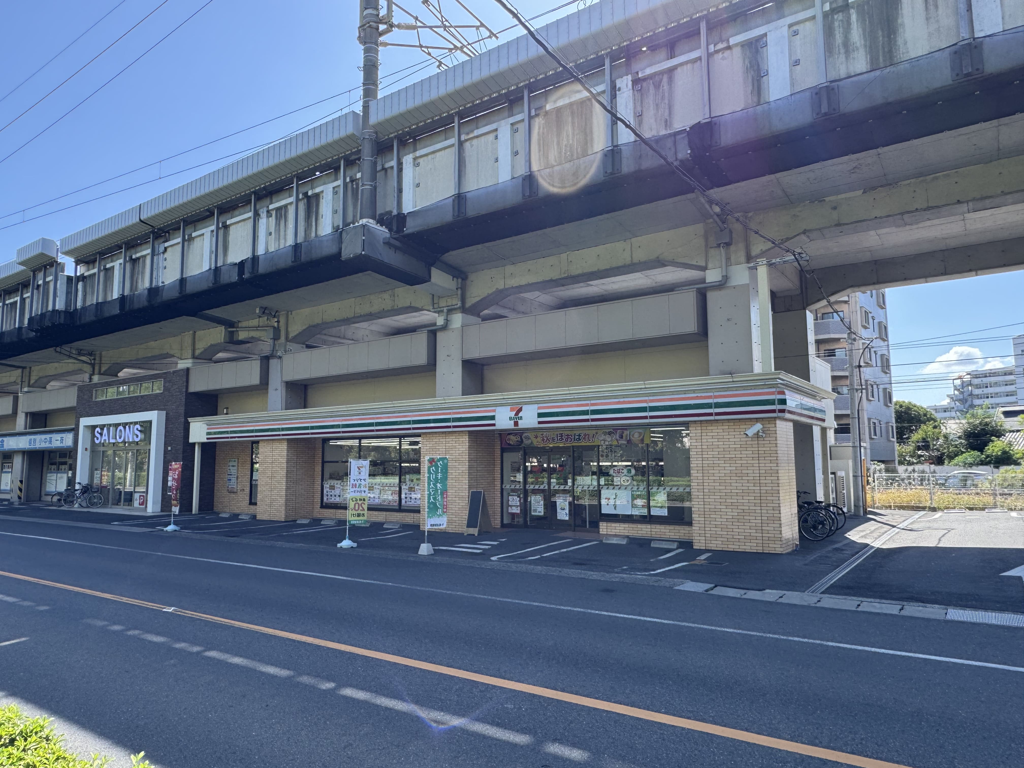 セブンイレブンJR高島駅西店<br />
徒歩2分（約130m）