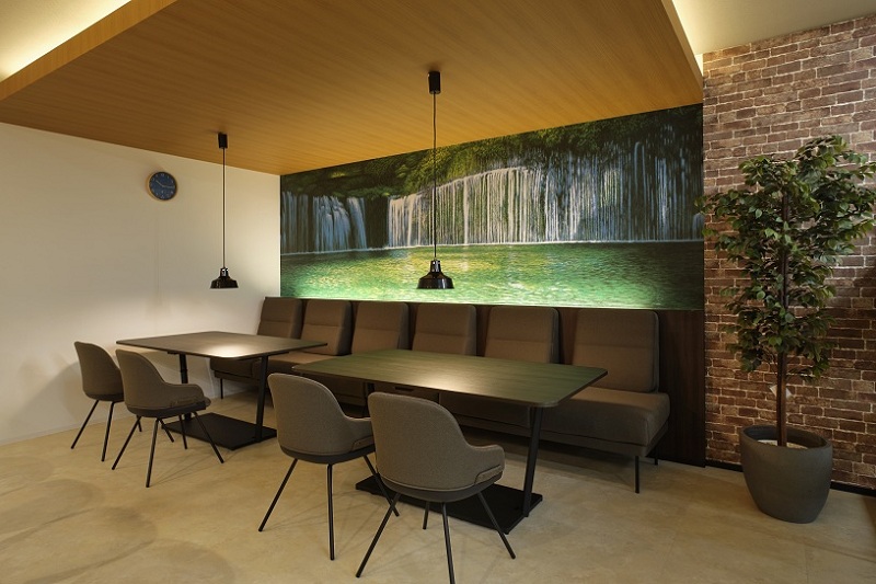 リフォーム事例（事務所）：気分で選べる、仕事とくつろぎのオフィス