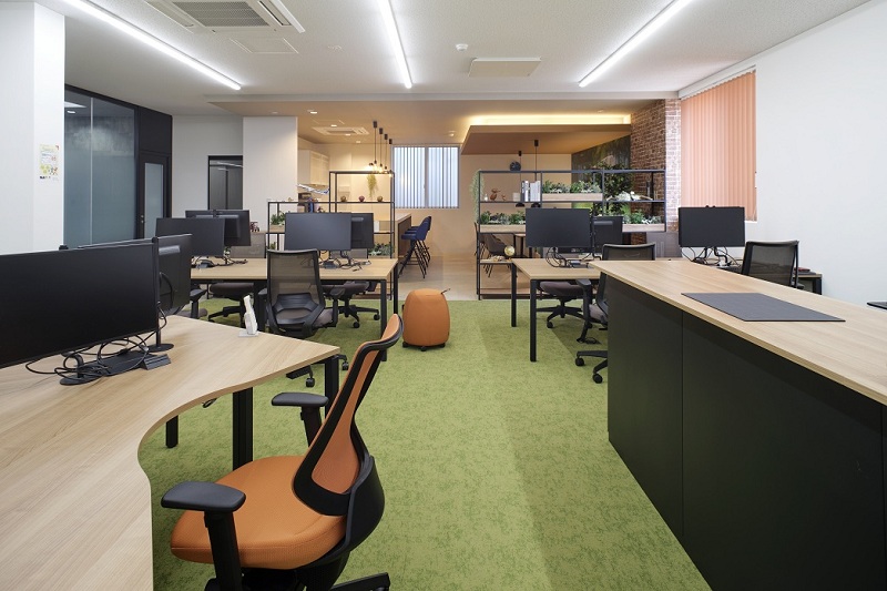 リフォーム事例(事務所):気分で選べる、仕事とくつろぎのオフィス