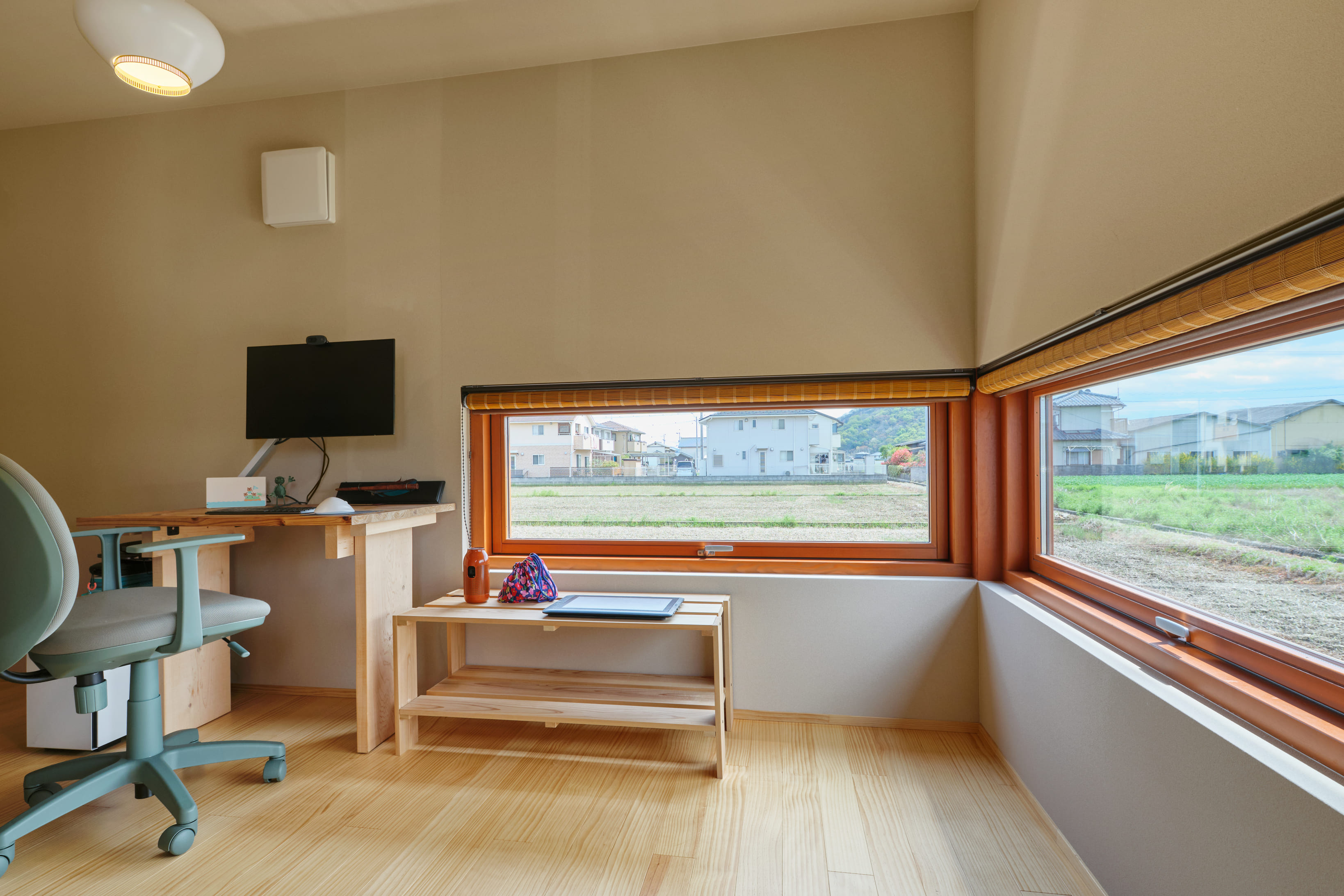 光と素材の美しさを丁寧に愉しむ住まい