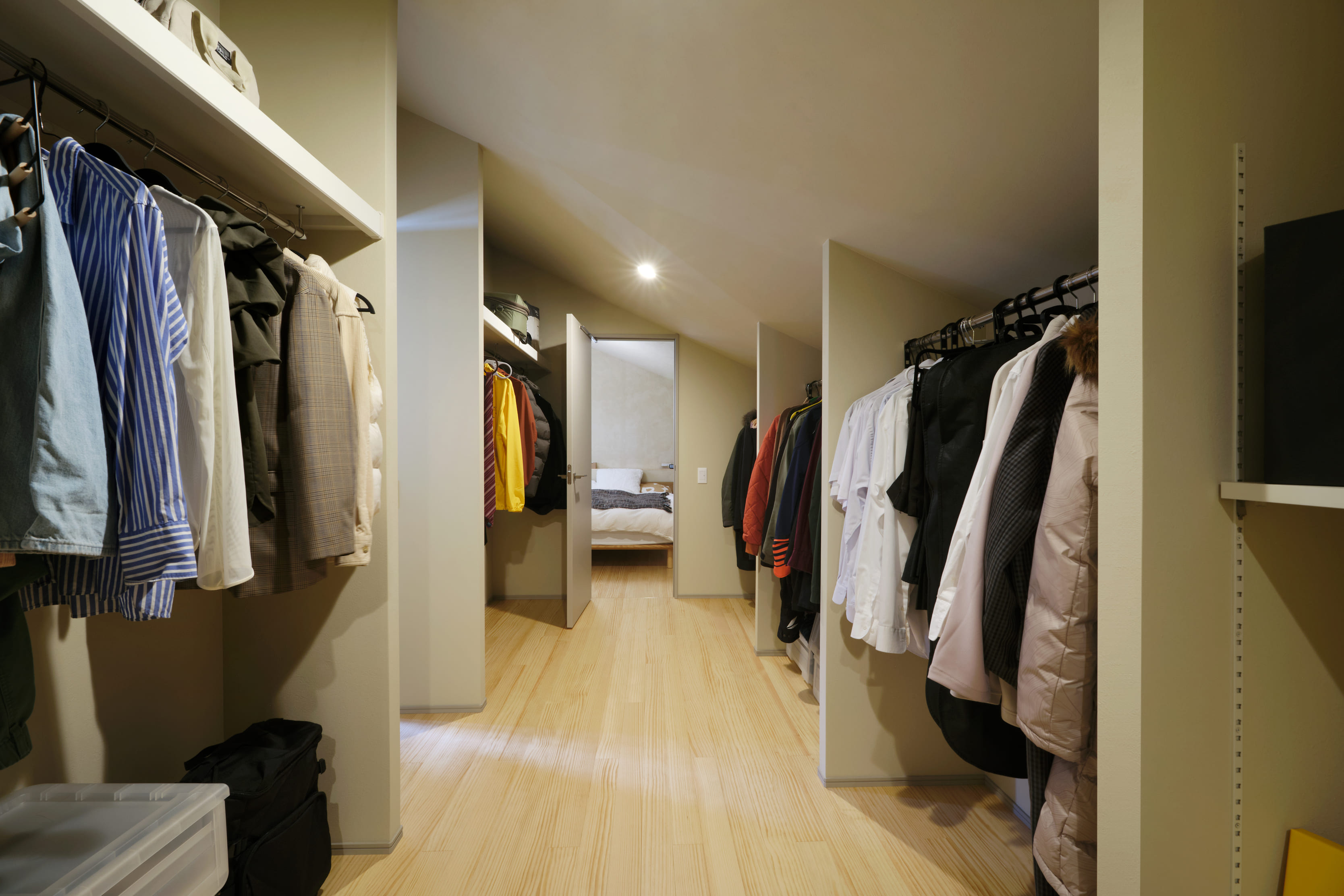 光と素材の美しさを丁寧に愉しむ住まい