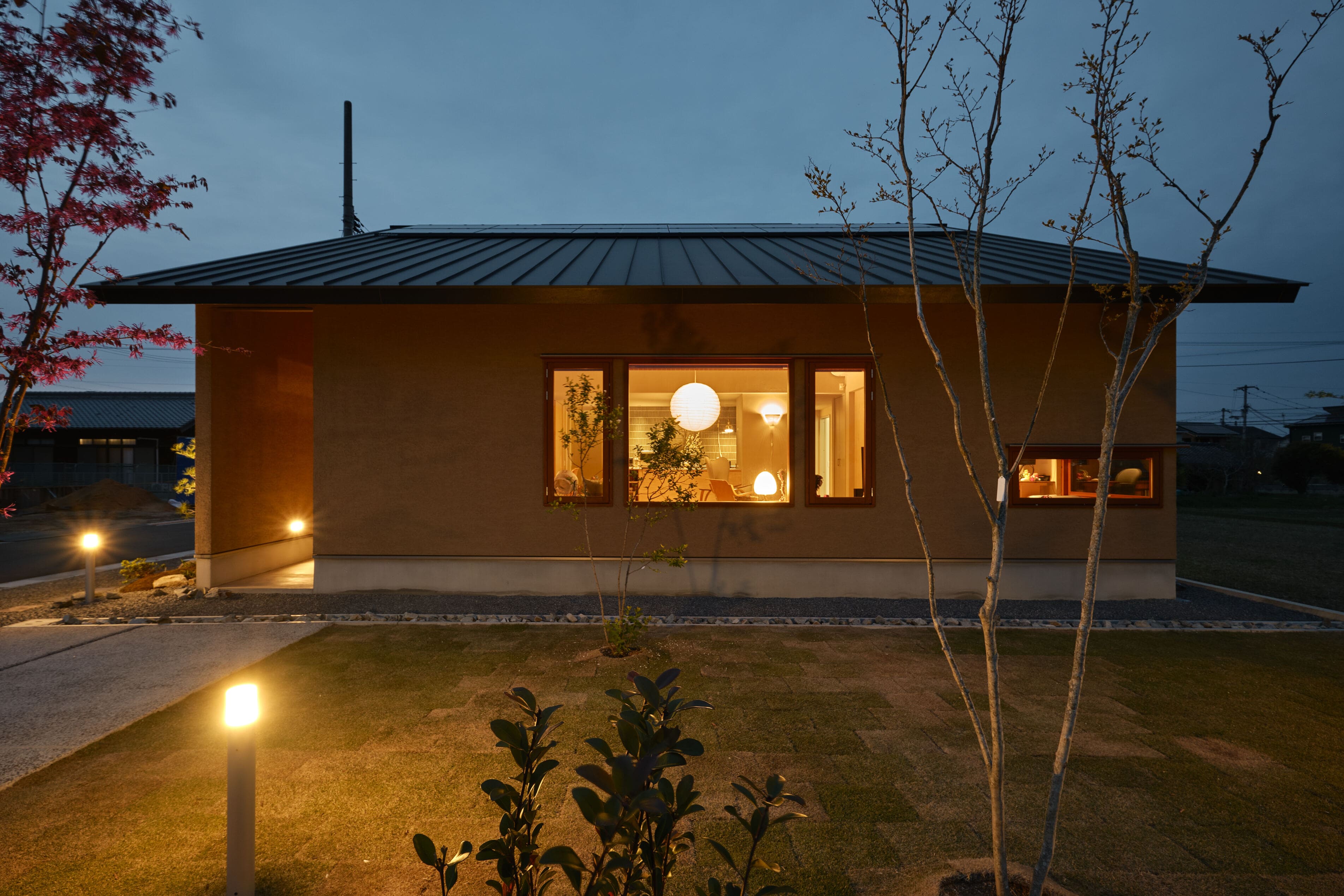 光と素材の美しさを丁寧に愉しむ住まい