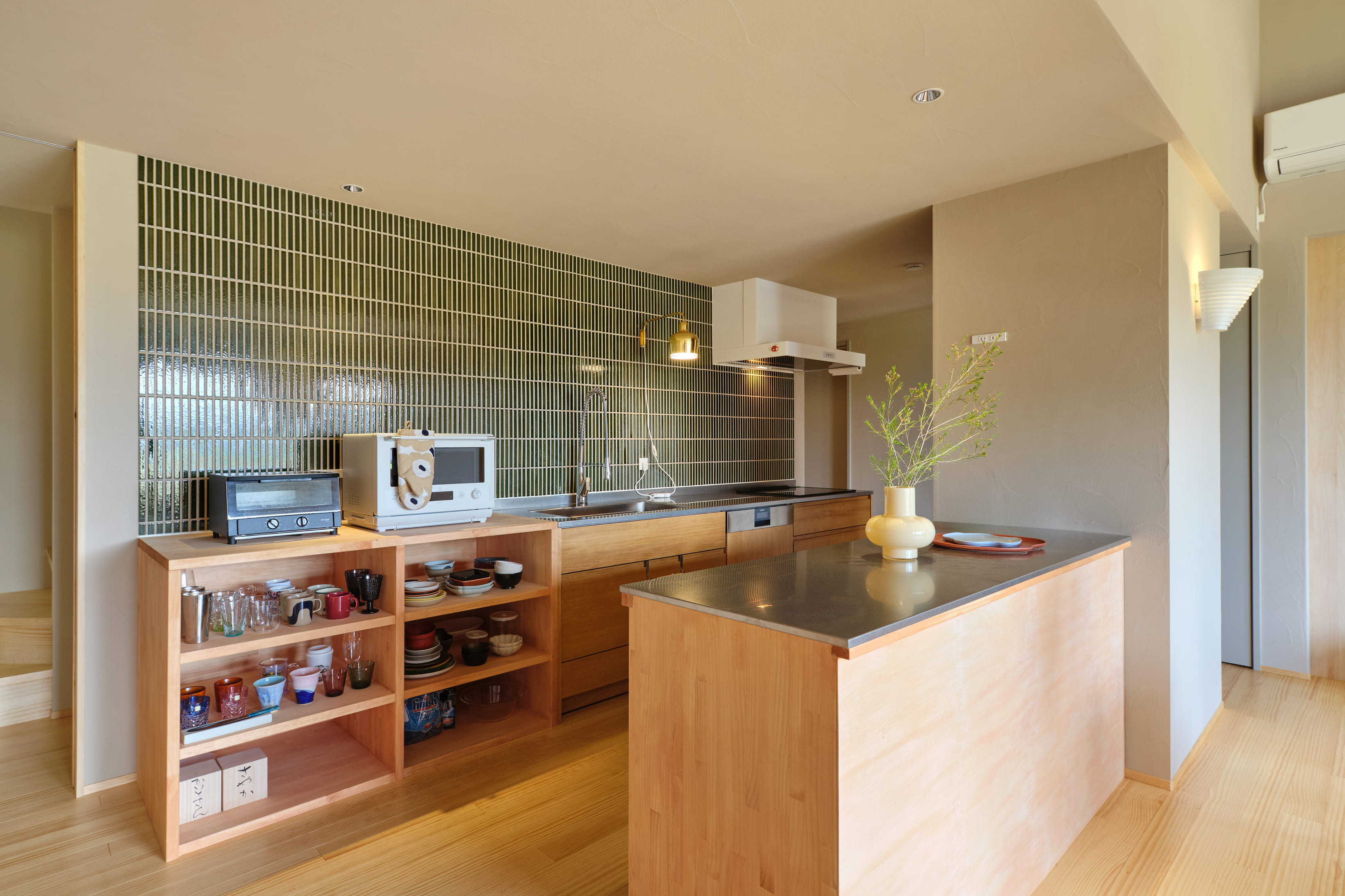 光と素材の美しさを丁寧に愉しむ住まい