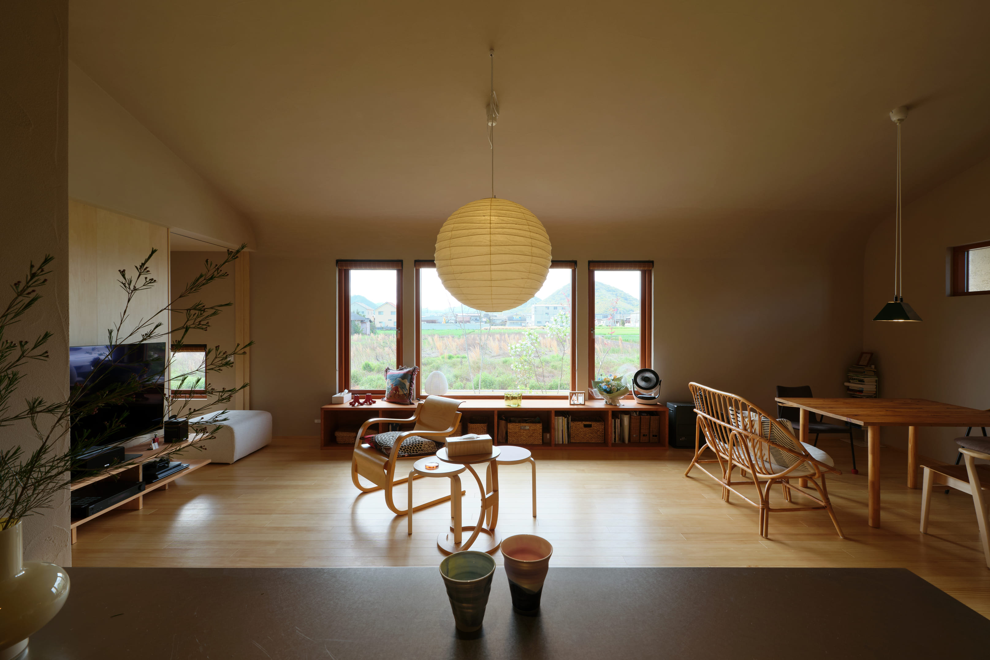 光と素材の美しさを丁寧に愉しむ住まい