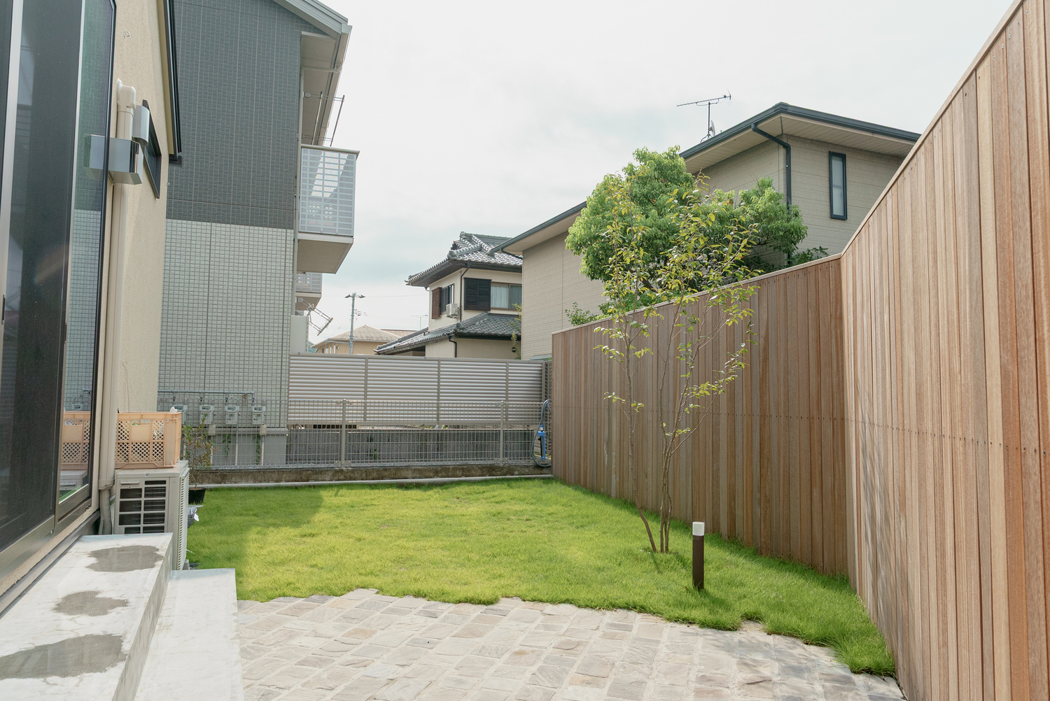 和の趣と家族のつながりを楽しむ、通り土間のある平屋