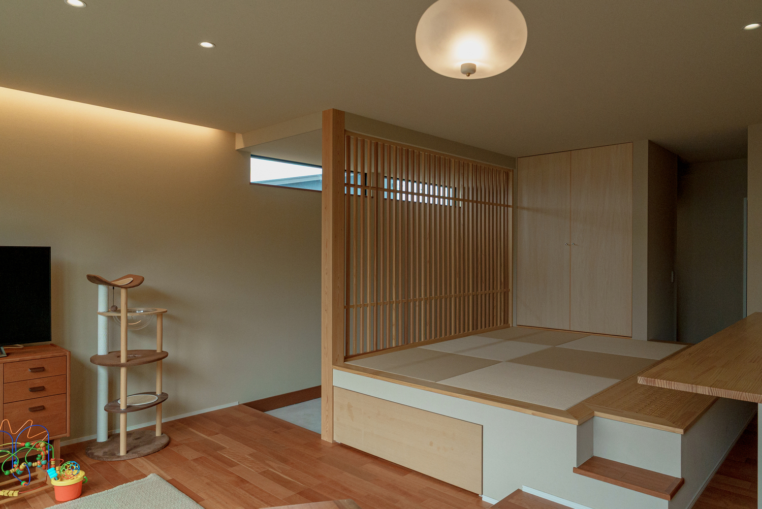 和の趣と家族のつながりを楽しむ、通り土間のある平屋